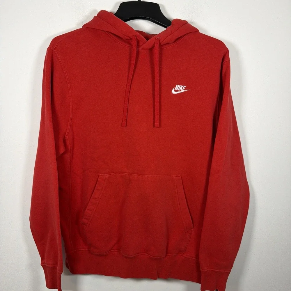 Nike Sportswear Club Pullover Hoodie Sweatshirt Red Size Medium Classic Athletic